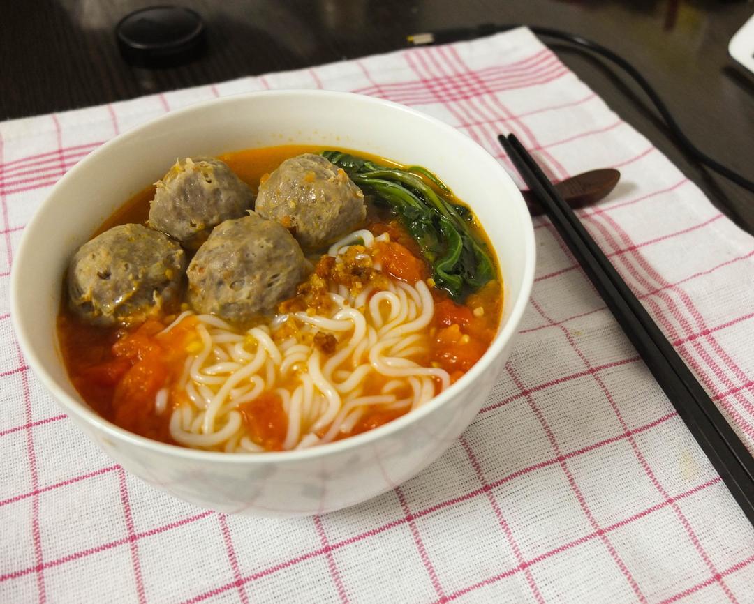 番茄牛肉丸米线