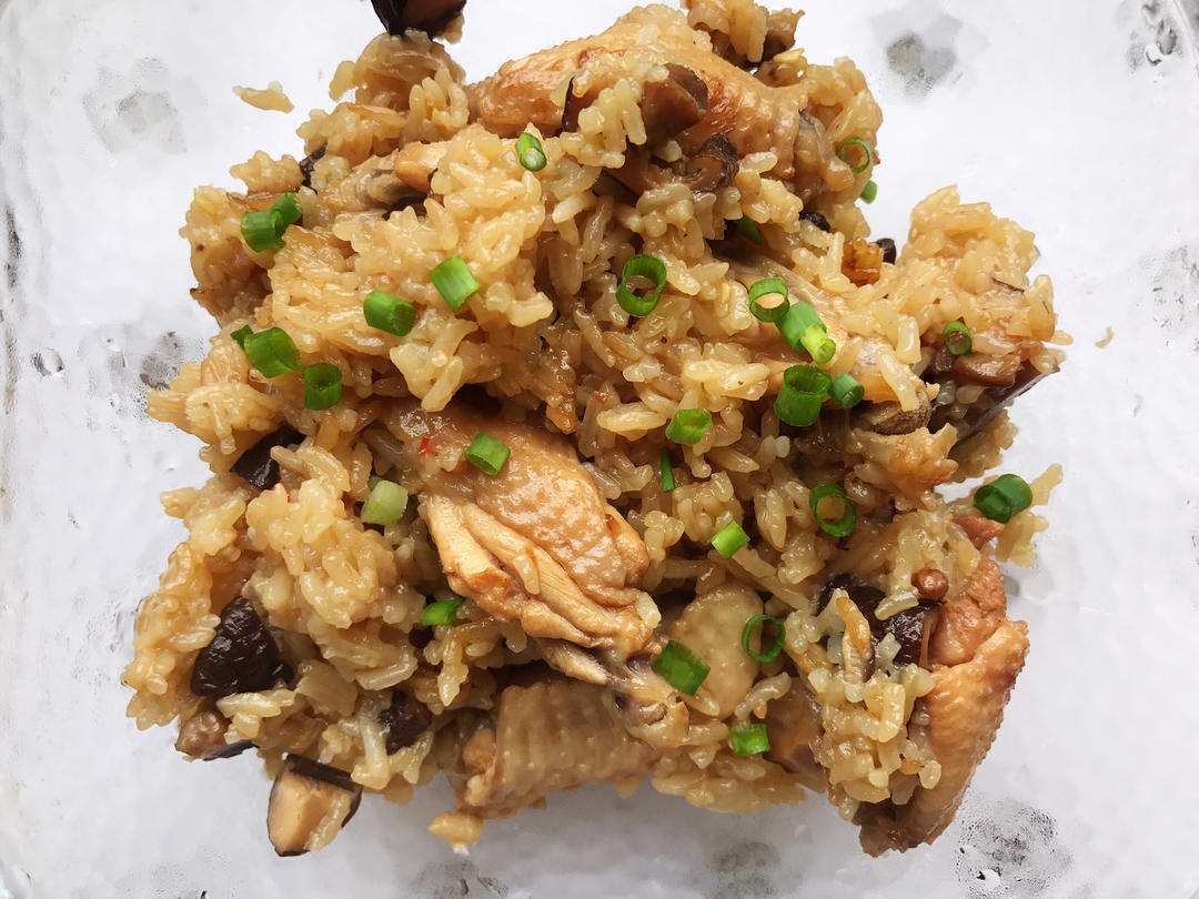 鸡翅冬菇腊肠煲仔饭
