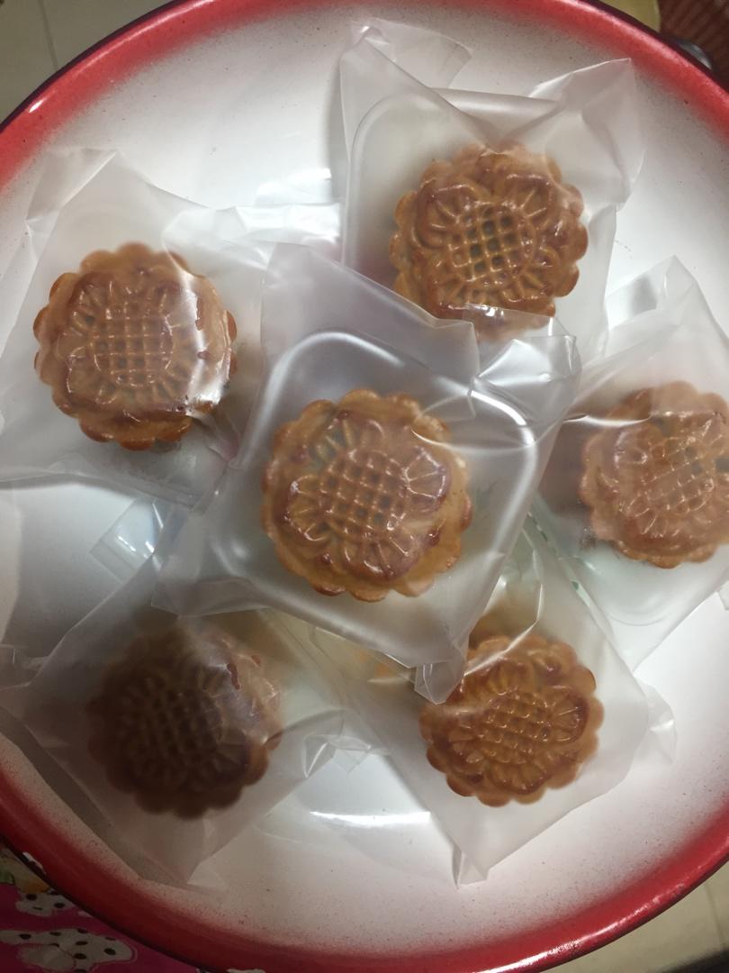 广式月饼－－蛋黄豆沙月饼