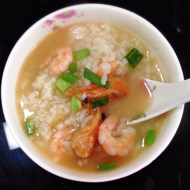 小宝贝lq做的秘制鲜虾粥