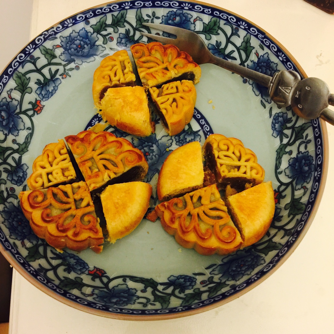 广式月饼—蛋黄莲蓉月饼