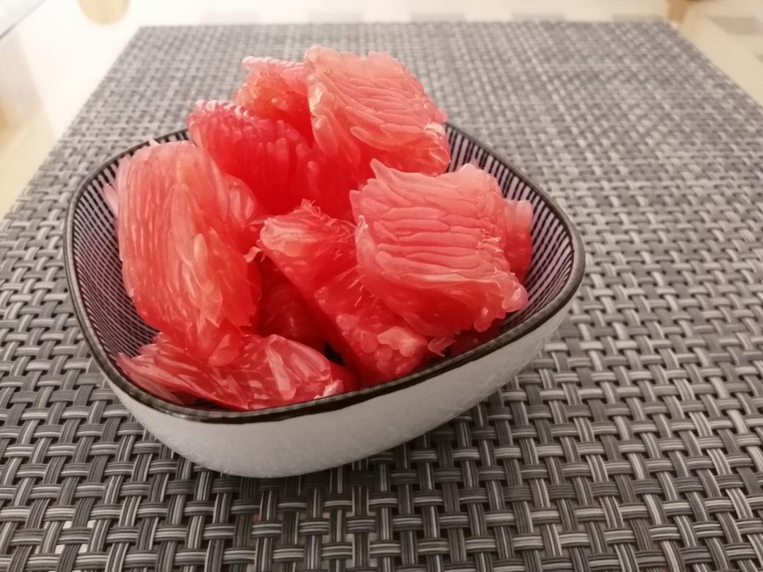 剥柚子