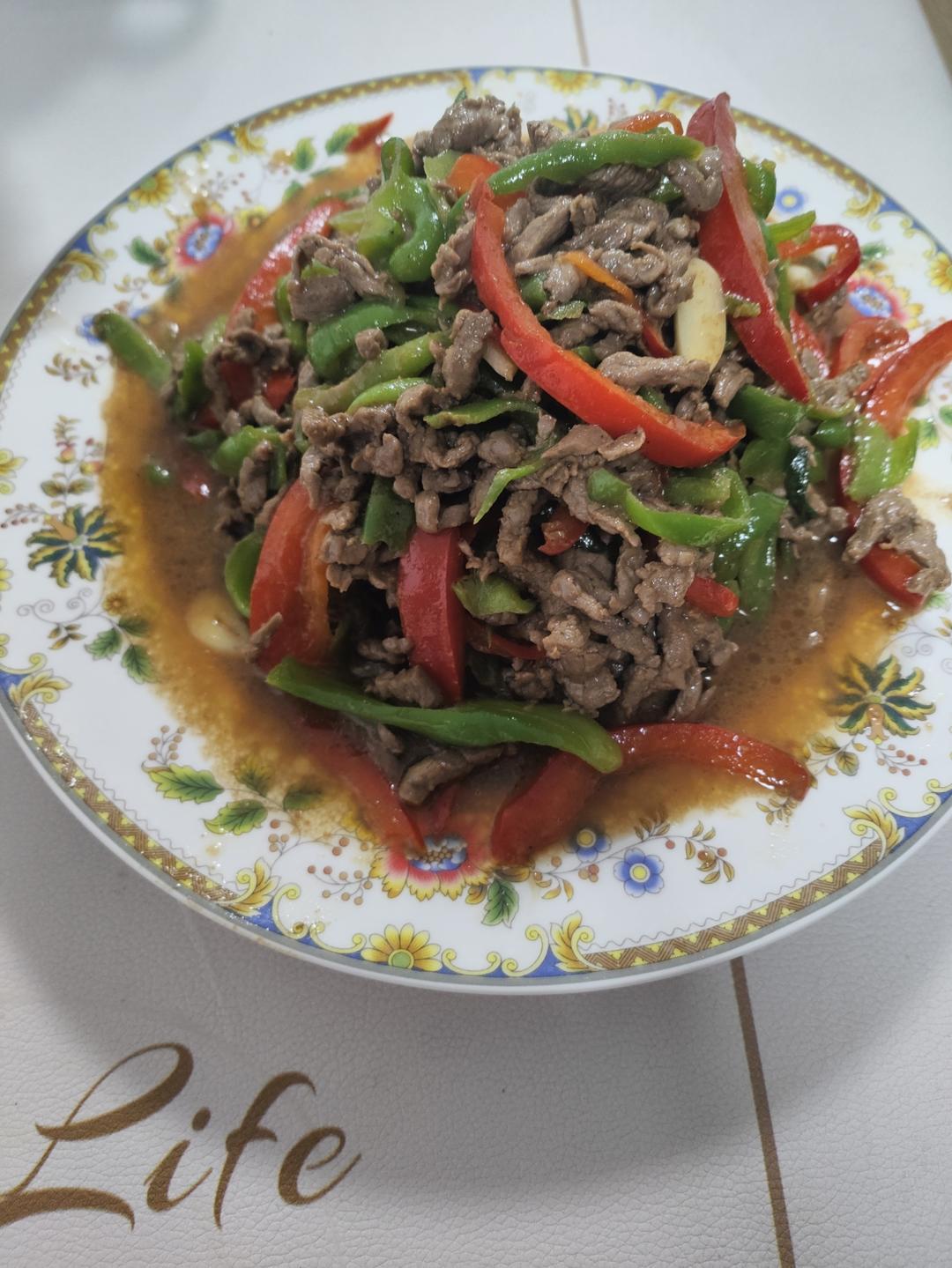 厨师长教你：“青椒牛肉丝”的家常做法，家乡的味道，先收藏了