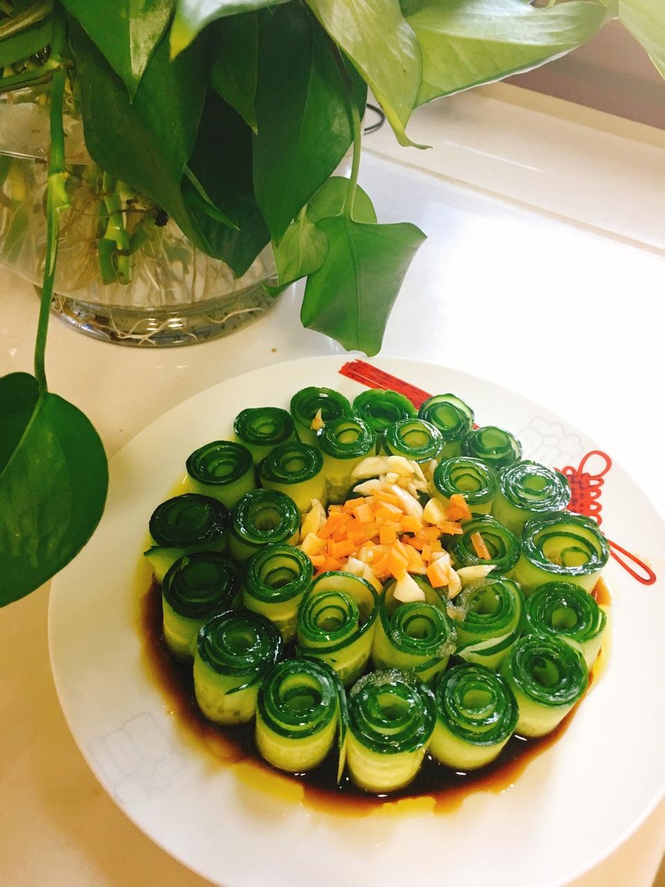 换个造型更美好——响油黄瓜卷