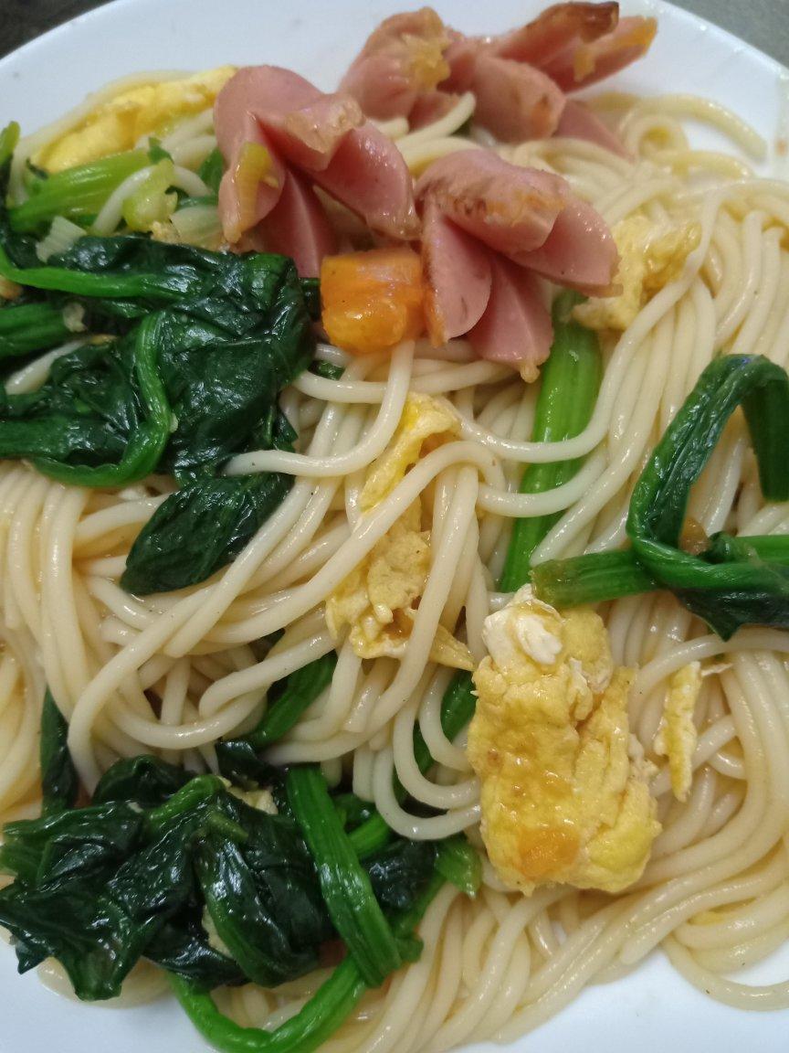 西红柿菠菜炒面