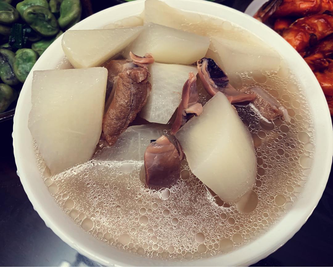 排骨墨鱼萝卜汤的做法