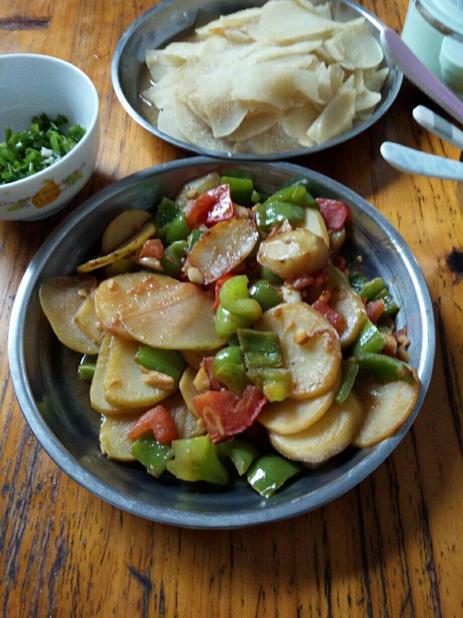 青椒番茄土豆片