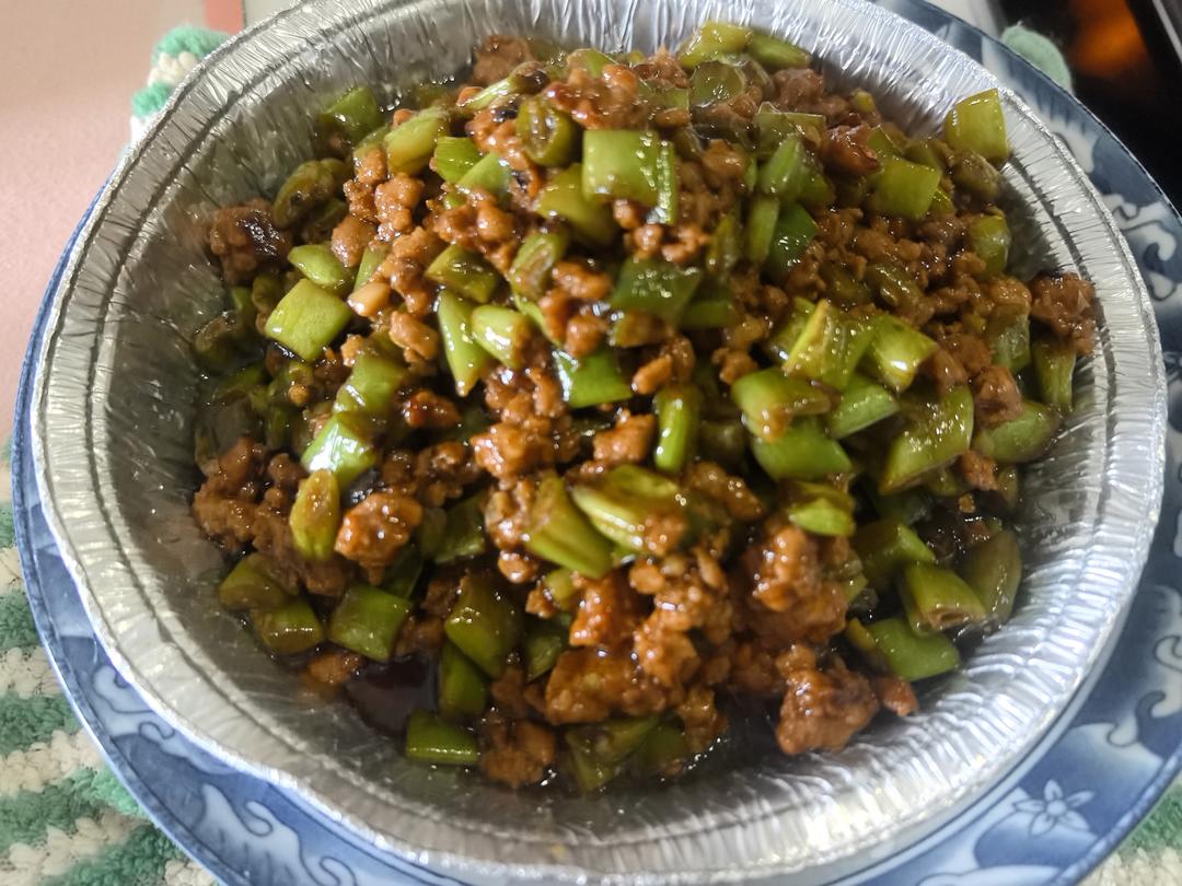蒜苔炒肉末，三碗米饭都不够吃