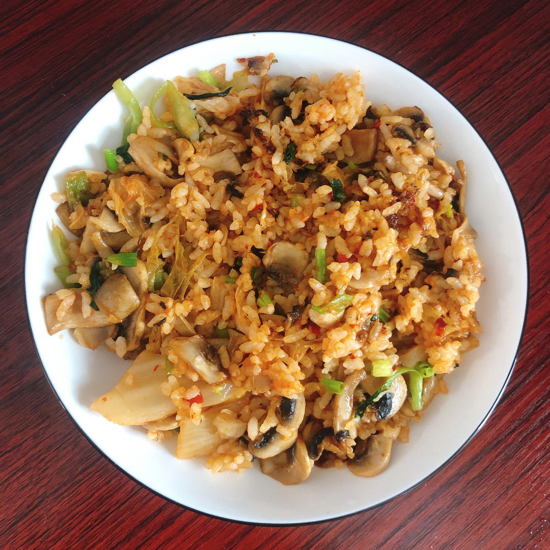 蘑菇泡菜炒饭