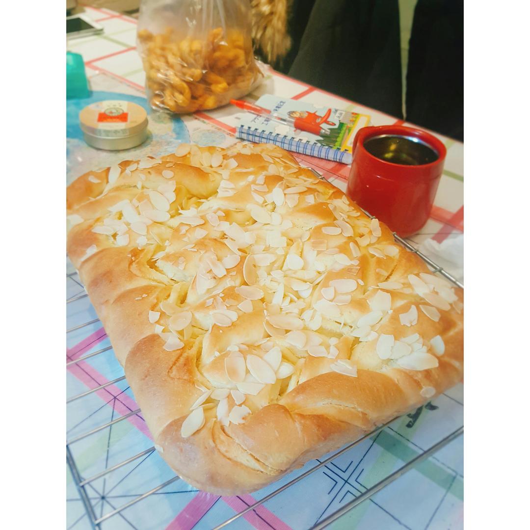 杏仁奶油软排包