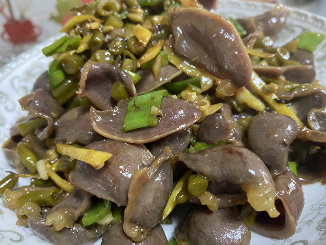 敲好吃巨下饭酸豆角辣椒炒鸭胗