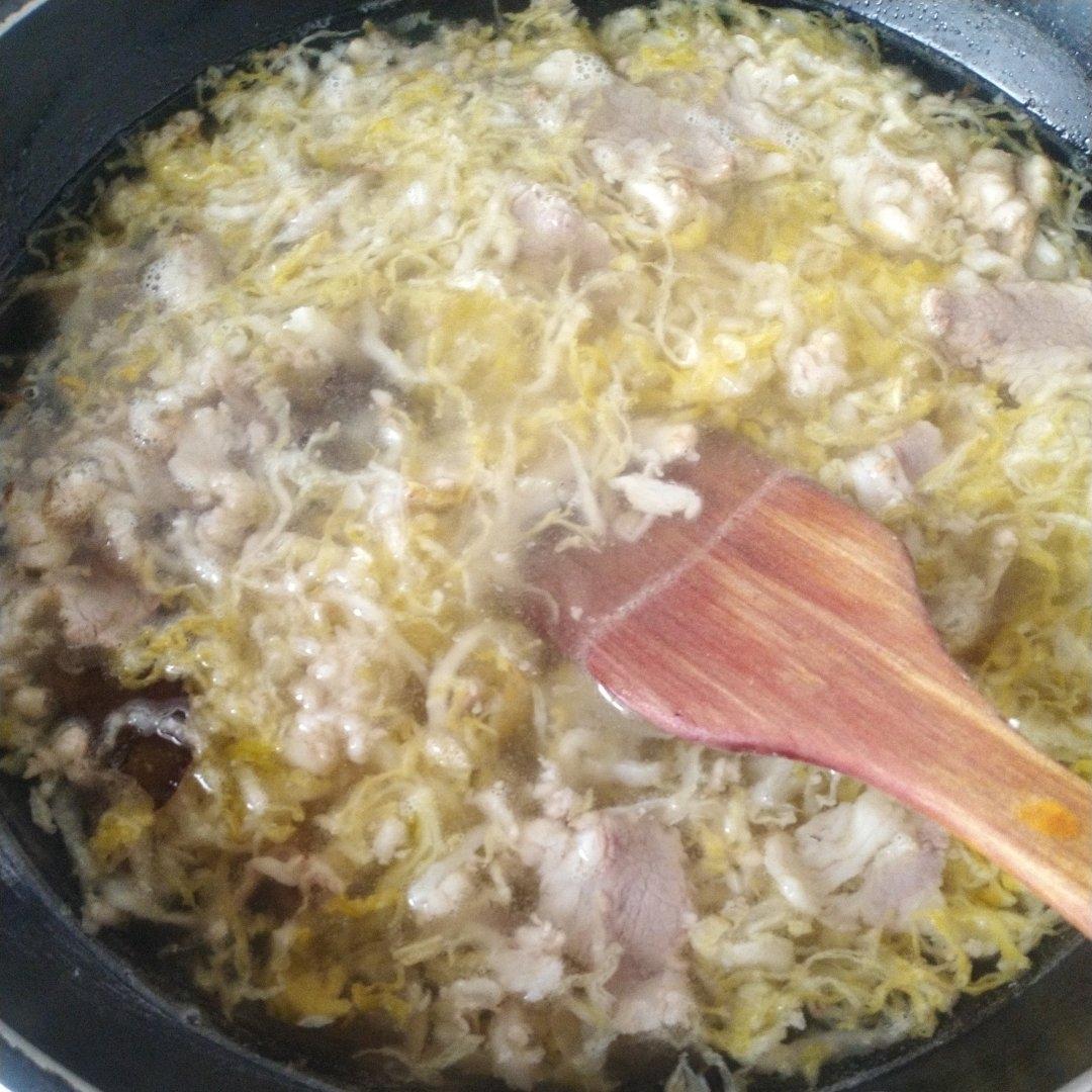 东北酸菜猪肉炖粉条