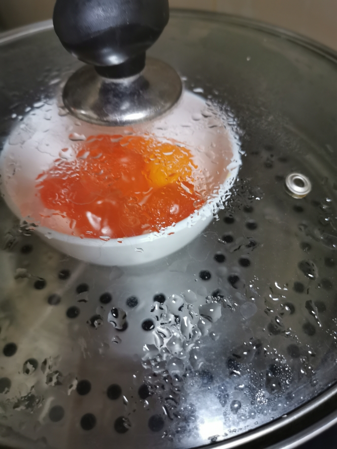 咸蛋黄炒蚕豆-春夏之交的专属味道的做法 步骤3