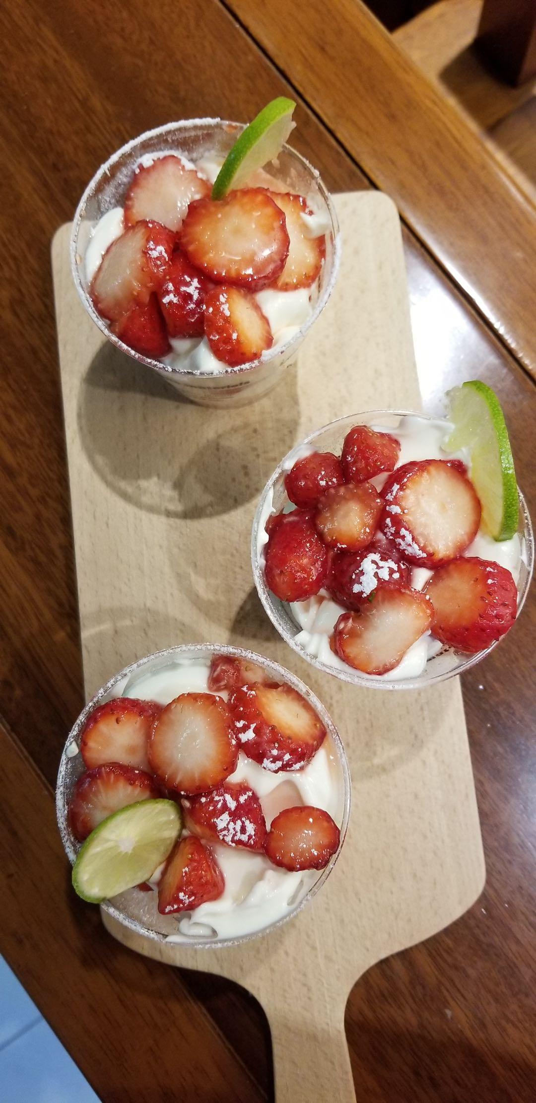 椰奶酒香草莓芝士杯（超快手呱呱杯）