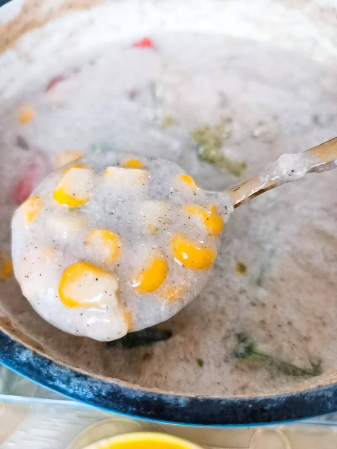 假装在西餐厅的奶油蘑菇汤