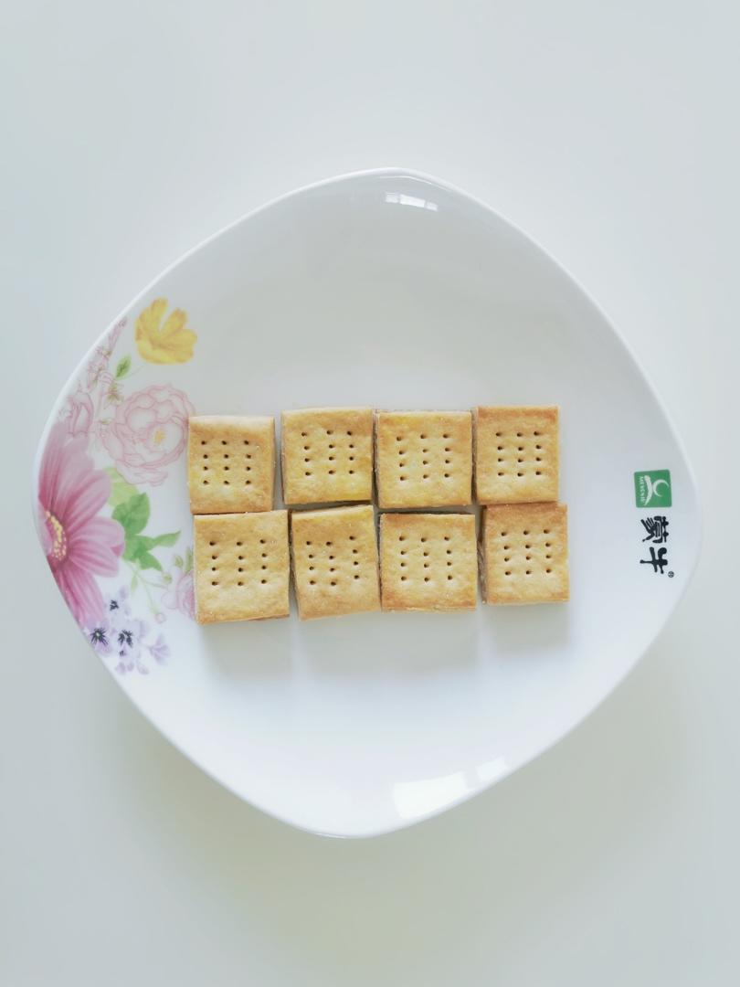 高钙奶盐苏打饼干