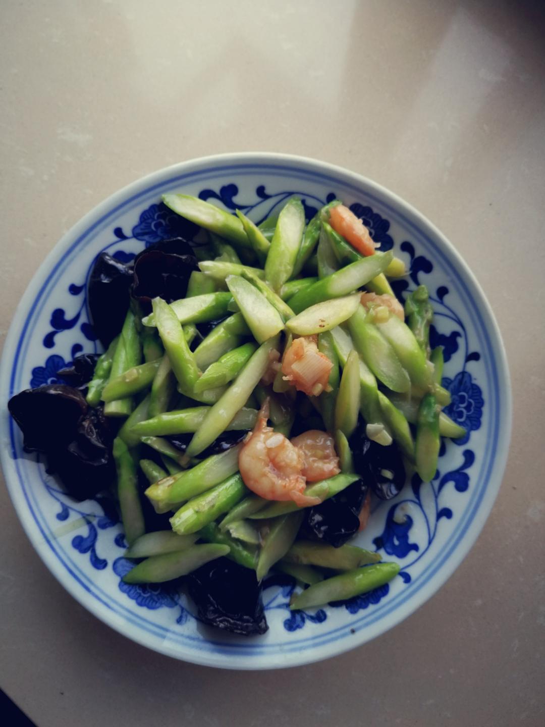 虾仁芦笋炒木耳