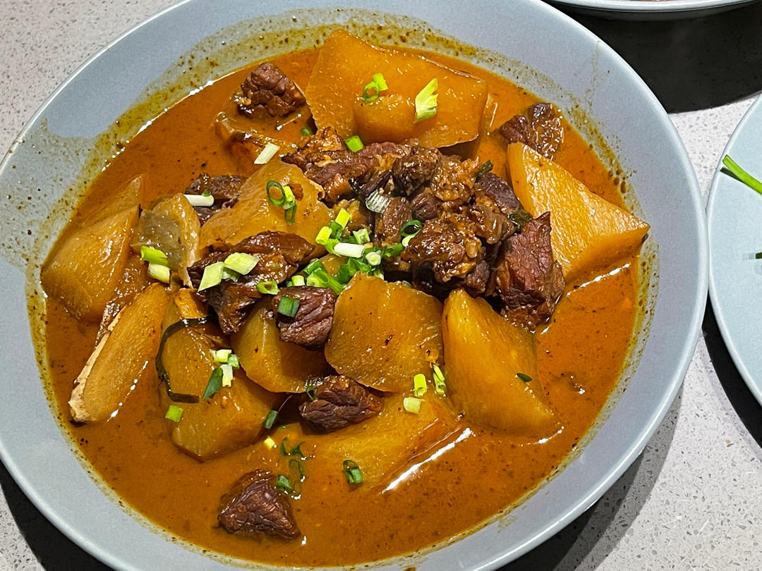 冬天里的经典好菜—萝卜烧牛腩