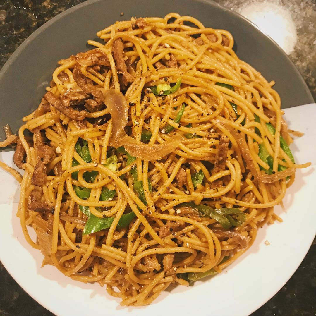 黑椒牛柳炒意面