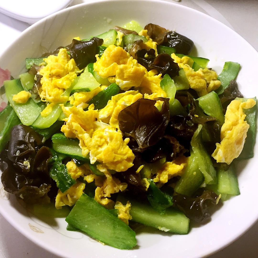 黄瓜木耳炒鸡蛋