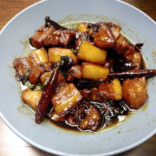 吃着碗里望着锅里的红烧肉