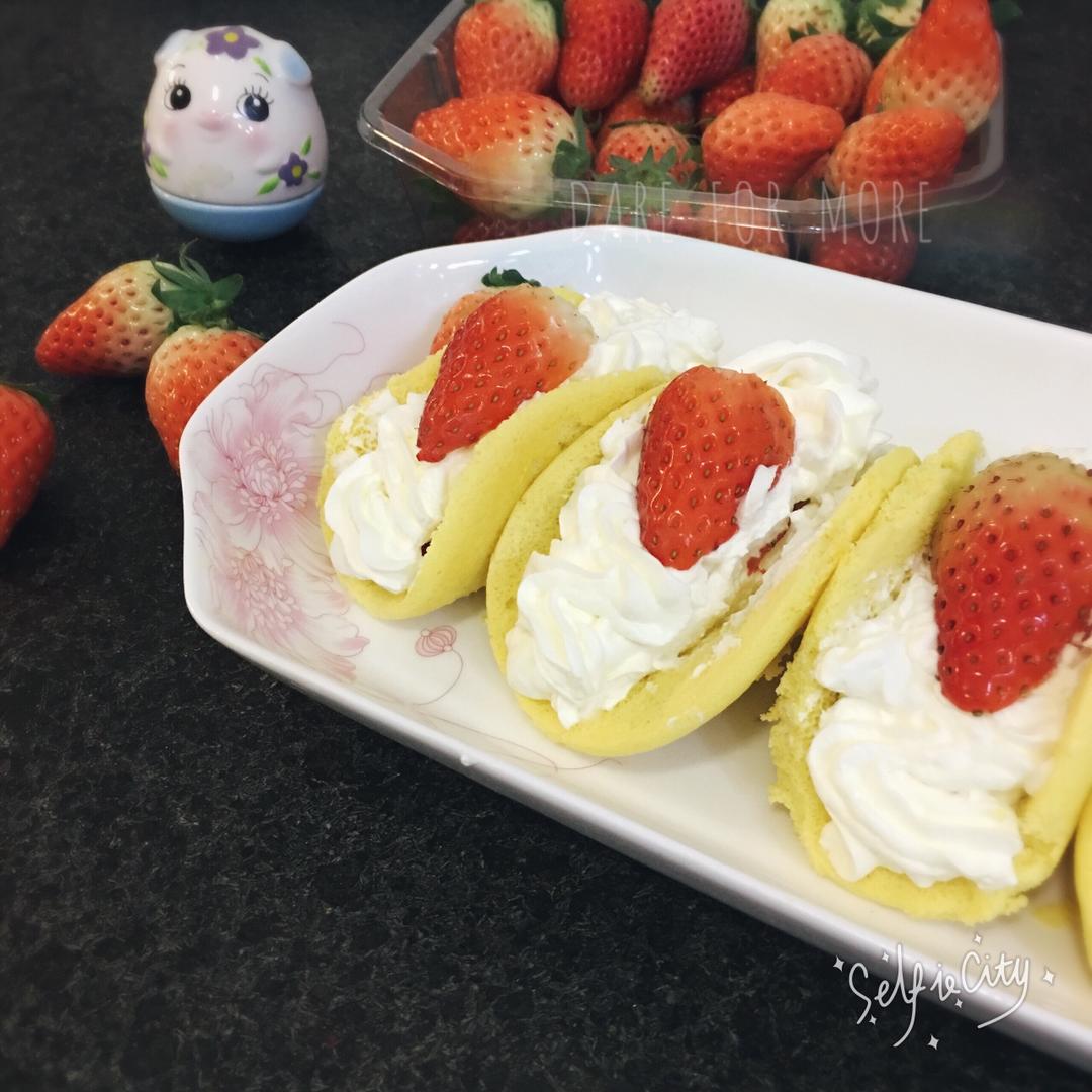 韩国最热门的甜品店Le Bread Lab的草莓蛋糕卷