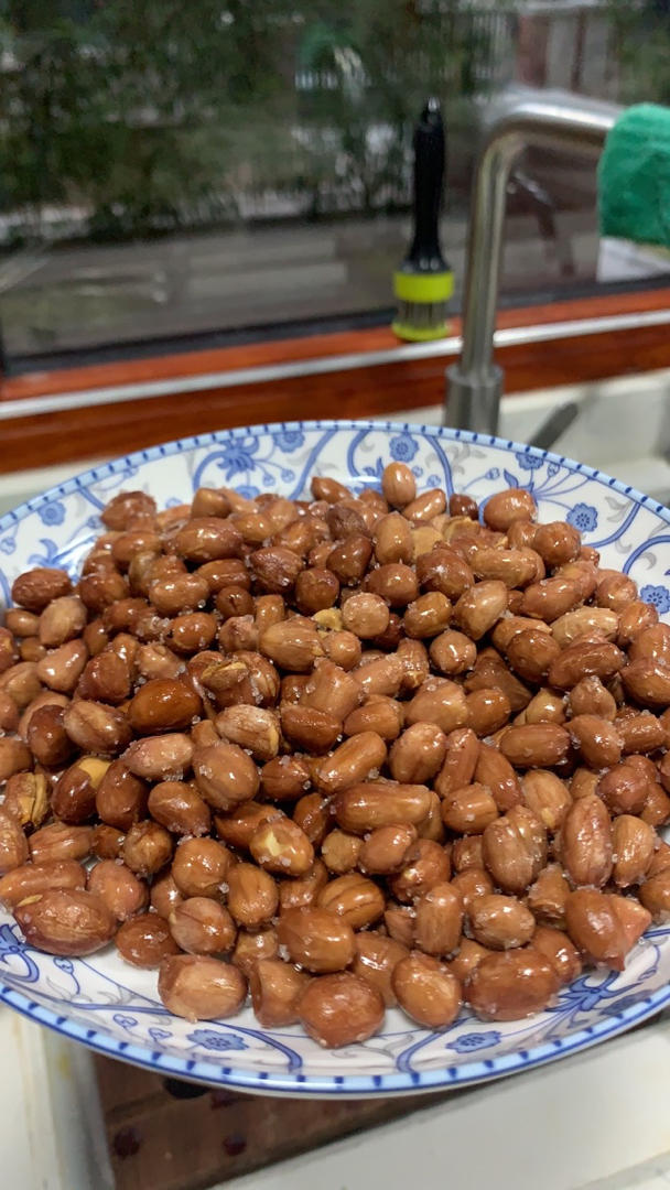 【好吃懒做】 2. 油炸花生米，全程8分钟，有空气炸锅的一定不要放过这个菜谱
