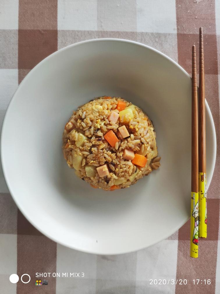 解锁咖喱新吃法-炒（咖喱鸡肉土豆胡萝卜）米饭的做法