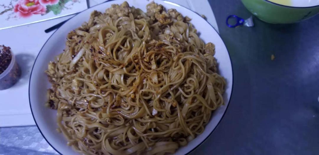 好吃到飞起青椒鸡蛋炒面！零失败