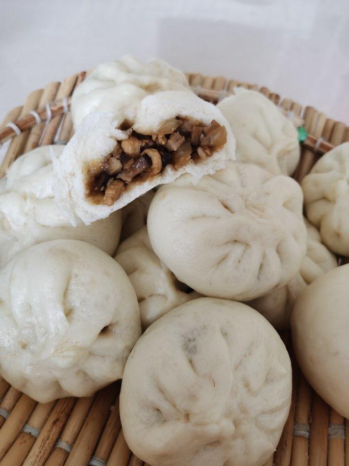 blackeyer做的香菇鸡肉包子