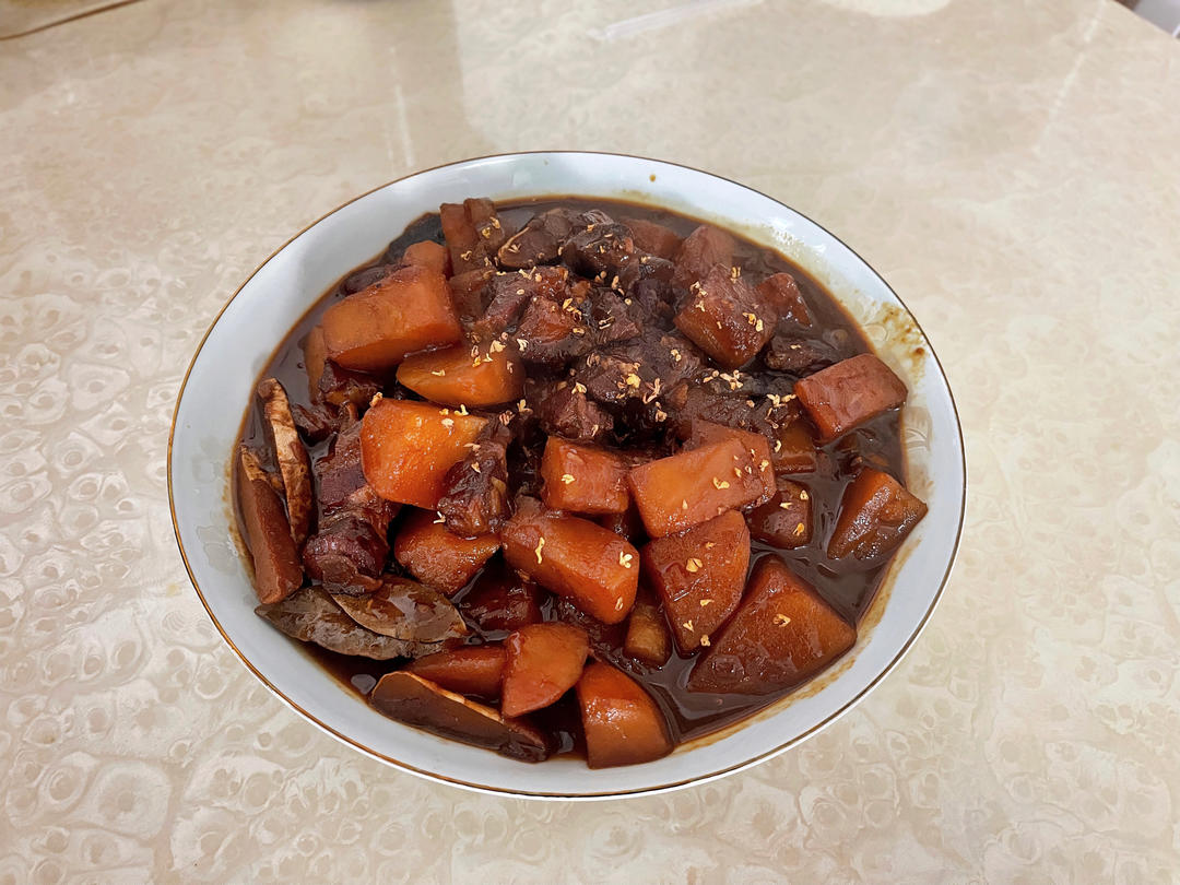 超级好吃的红烧肉炖土豆