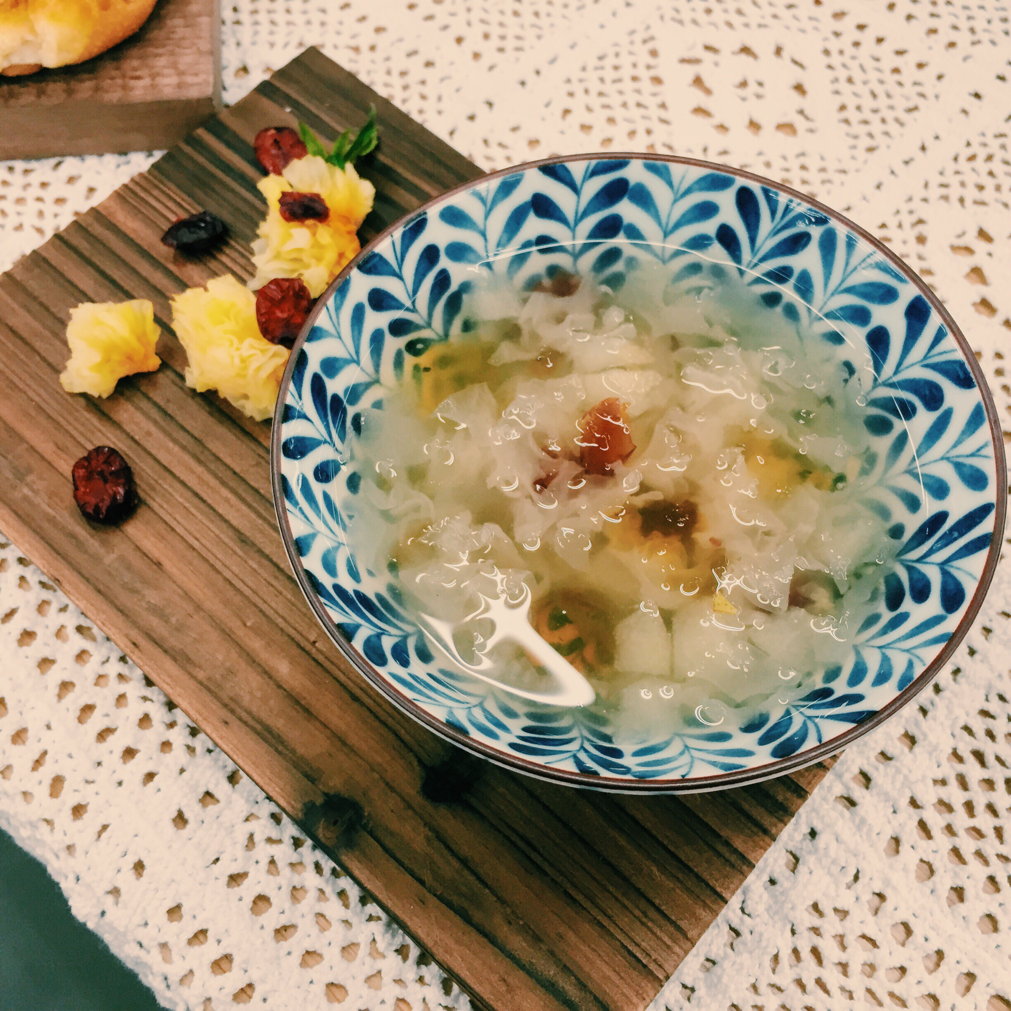 蔓越莓桃胶银耳羹