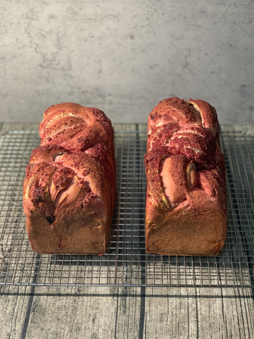 小榄榄哦做的红丝绒吐司丨红红火火迎新年