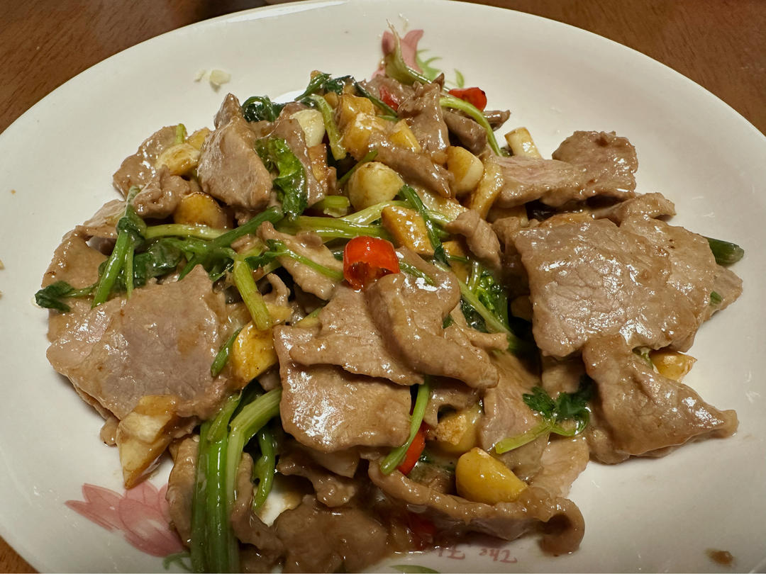 小炒黄牛肉，肉嫩味香！太好吃了简直是米饭杀手！