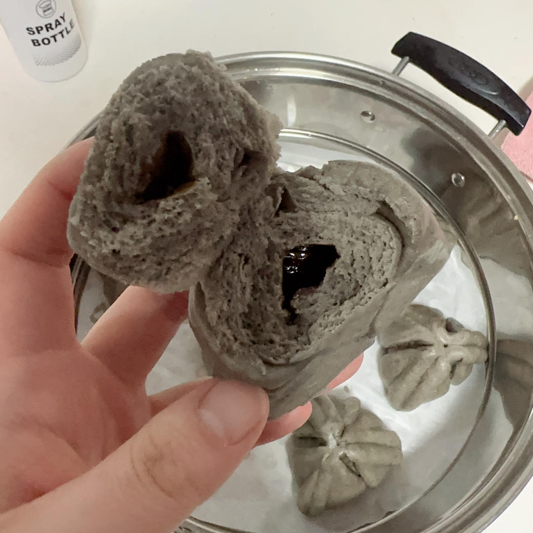 黑芝麻三角红豆包
