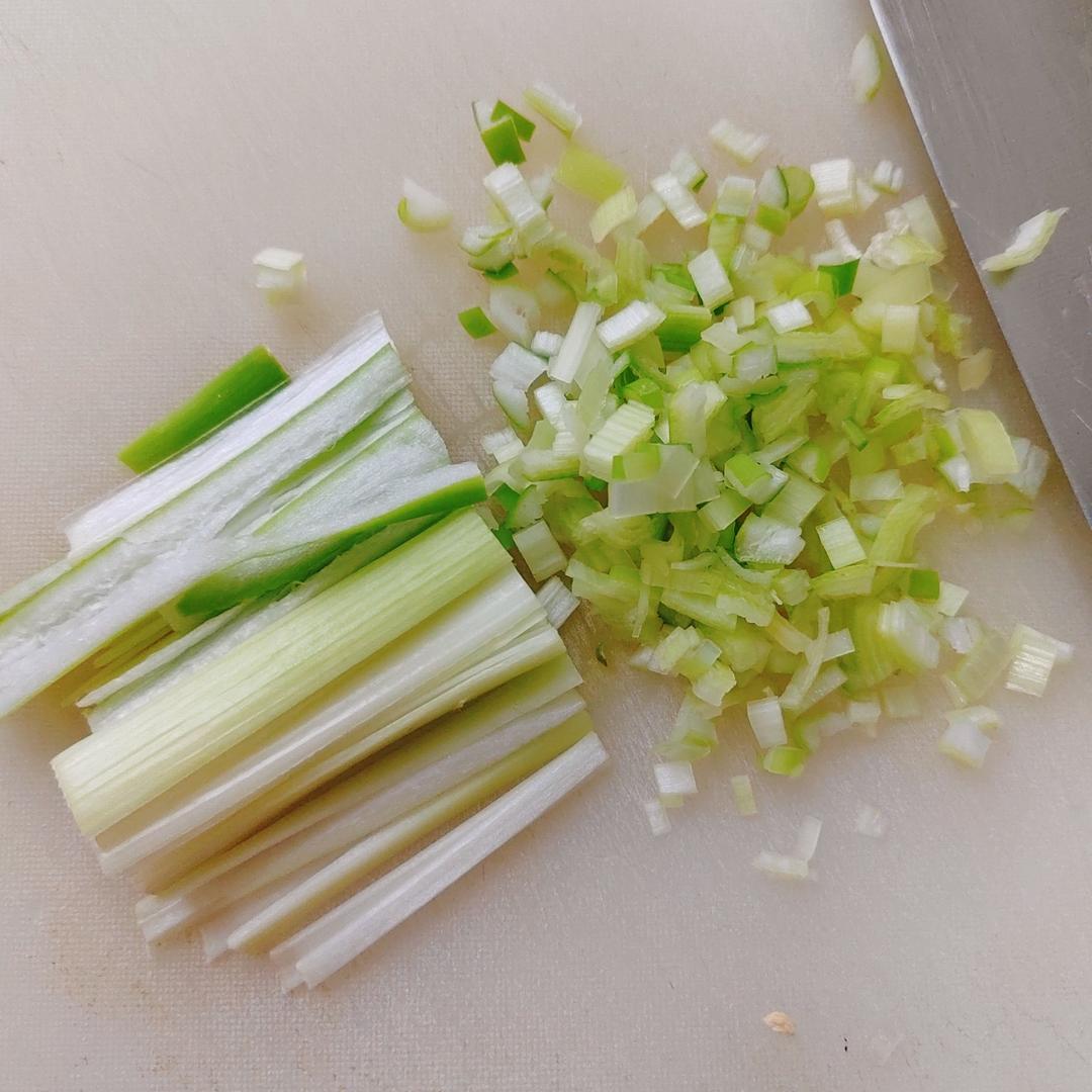 發(fā)面蔥花大餅的做法 步驟2