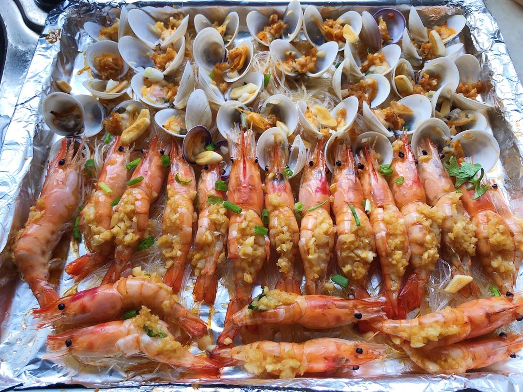 蒜蓉金针菇烤花蛤虾