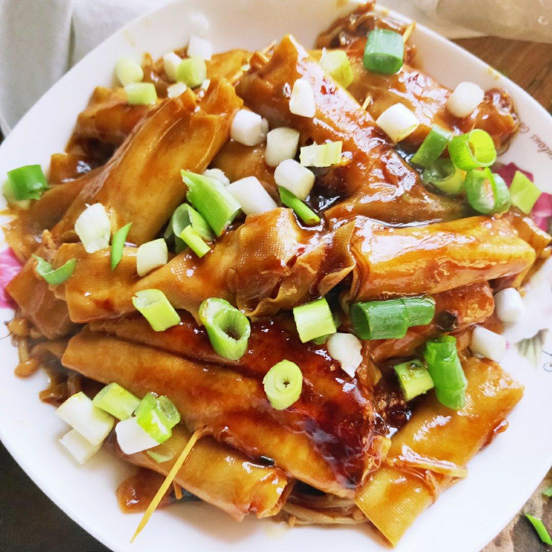 甜酱汁干豆腐金针菇卷