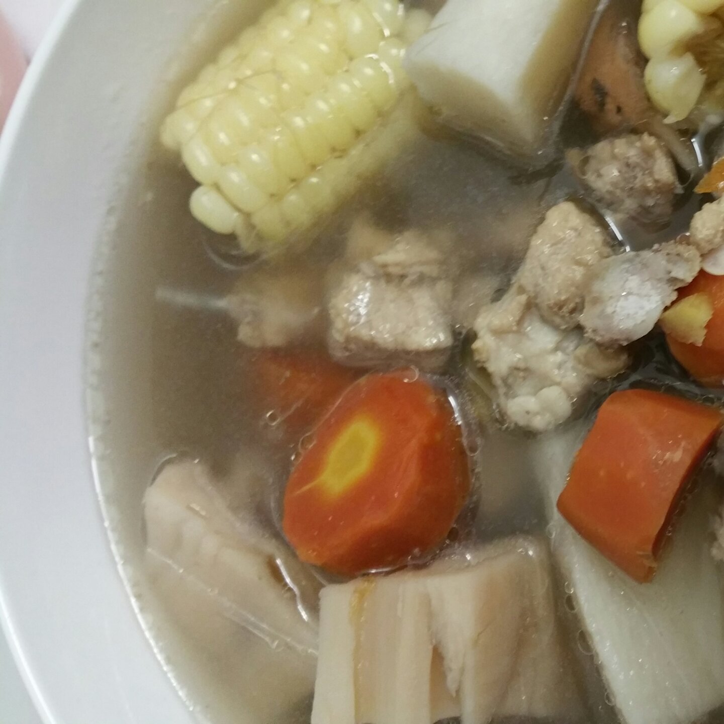 排骨玉米胡萝卜汤