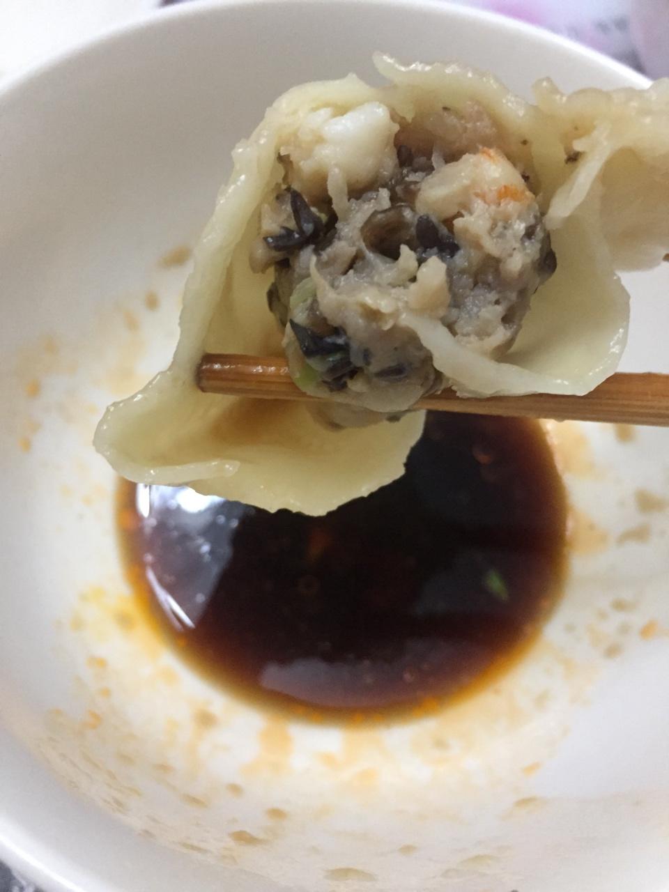 鲜掉眉毛的 三鲜水饺~