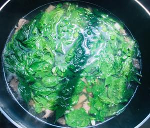 枸杞叶猪肝瘦肉汤的做法 步骤8