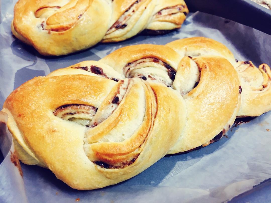 奶香豆沙花式面包