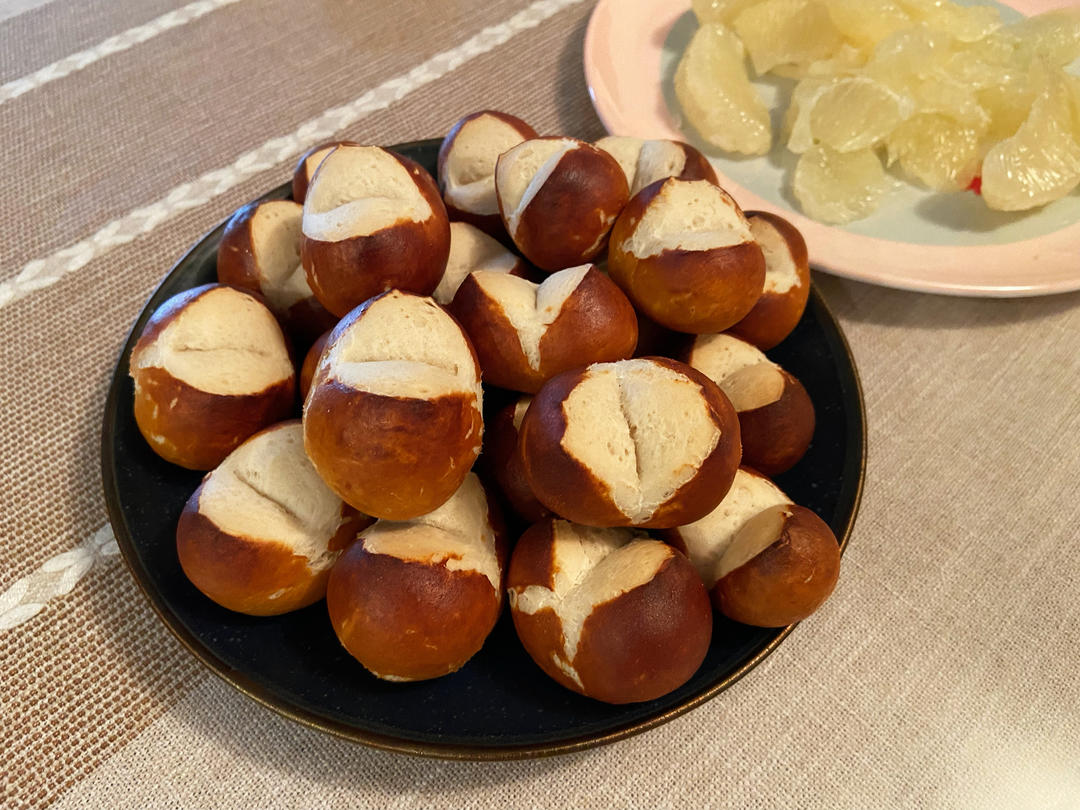 🥨黑麦碱水包Brezel🥨（小苏打版）