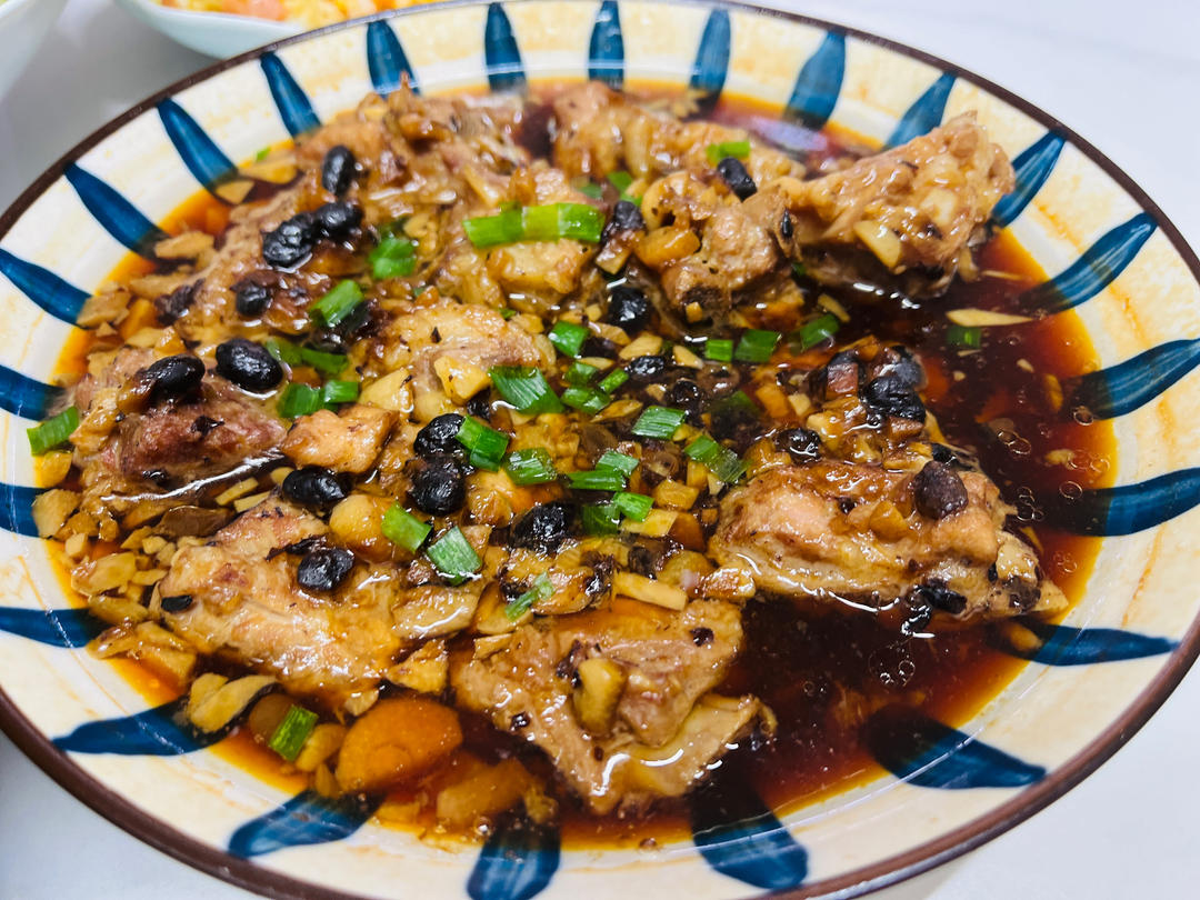 一口下去骨肉分离的豉汁蒸排骨（简单三步骤）