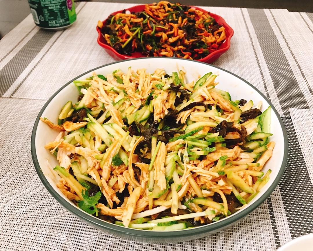 夏日爽口的鸡丝黄瓜