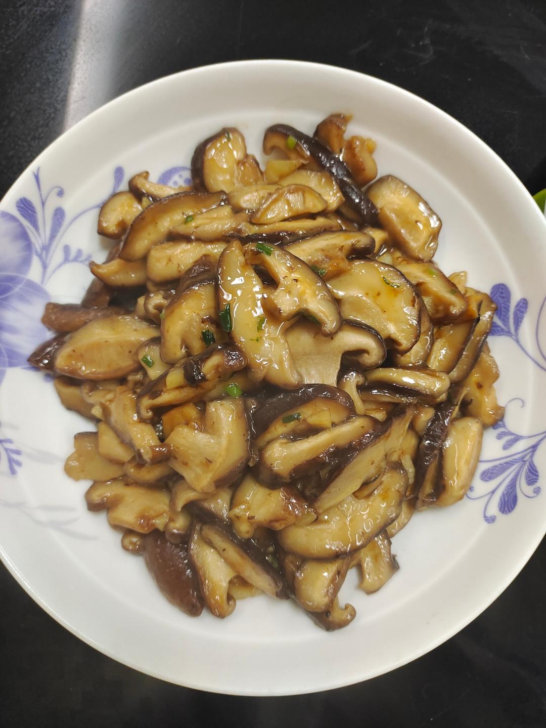 香菇这样炒比肉都好吃😋素炒香菇