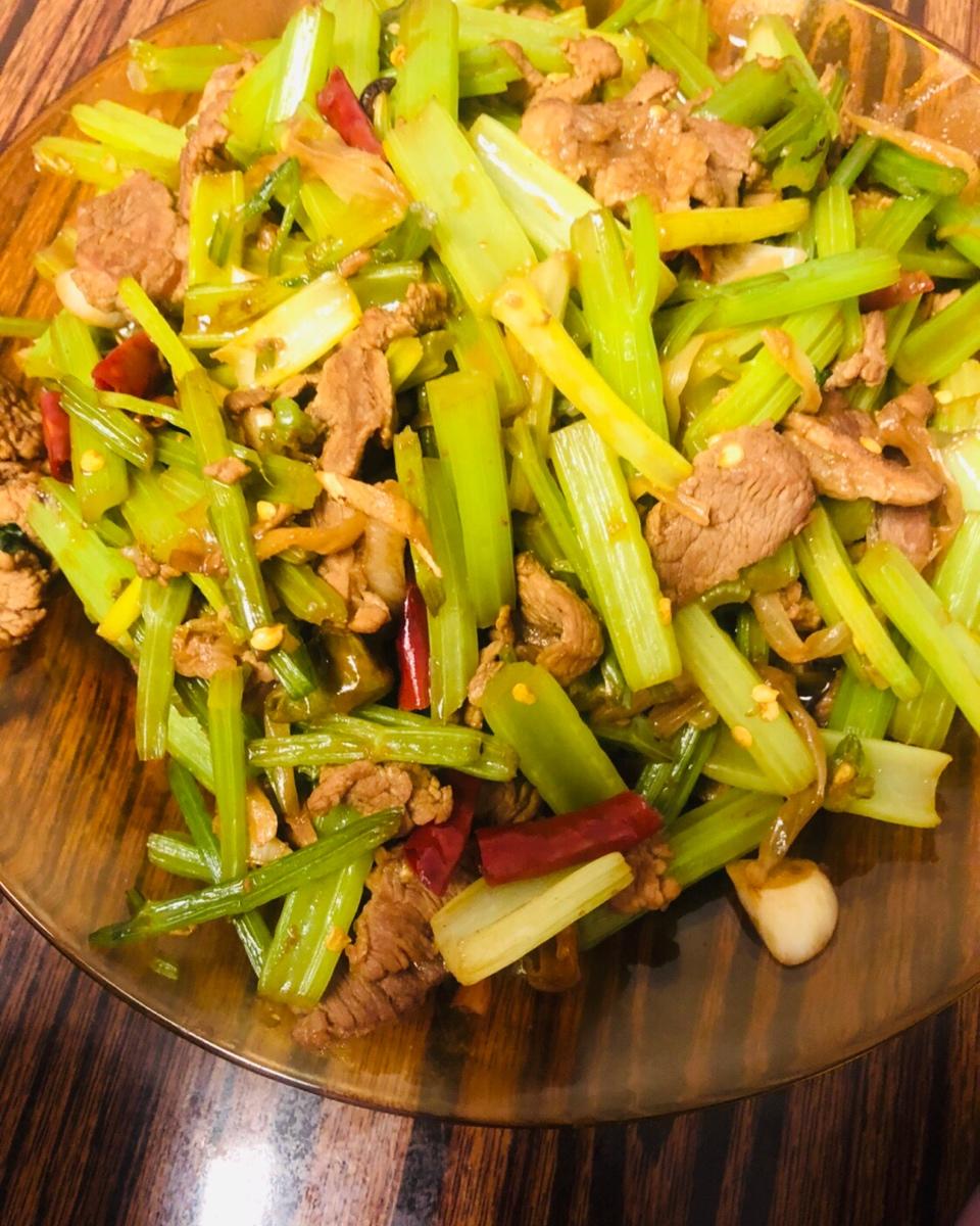 芹菜炒肉