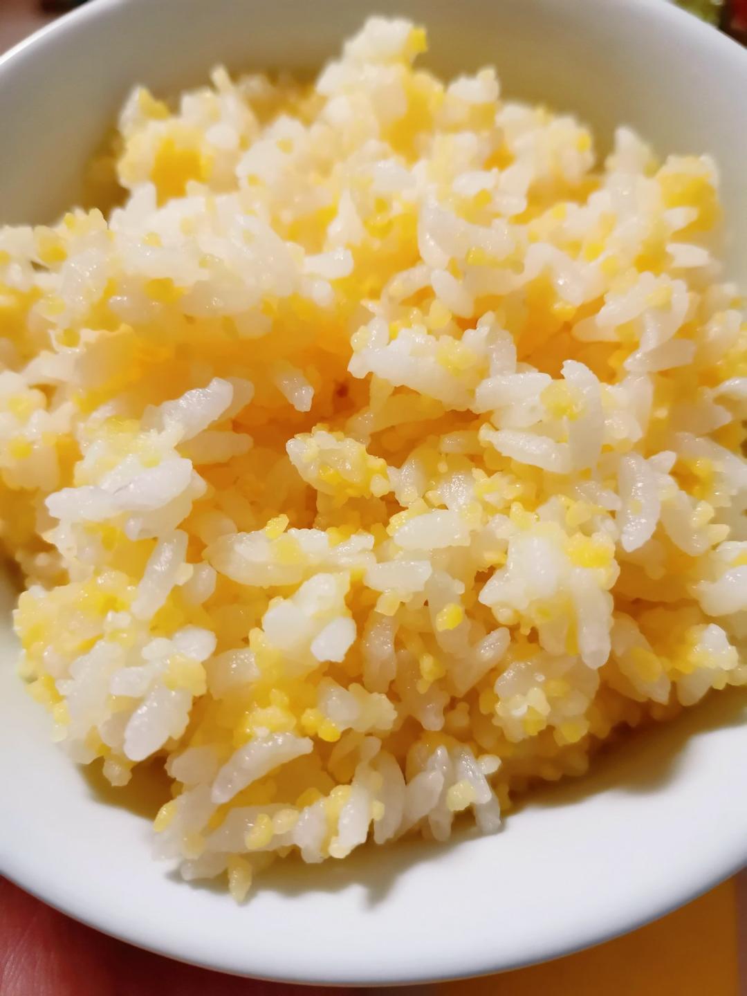 yuyi麻麻做的玉米渣米饭(粗粮和大米最佳比例)