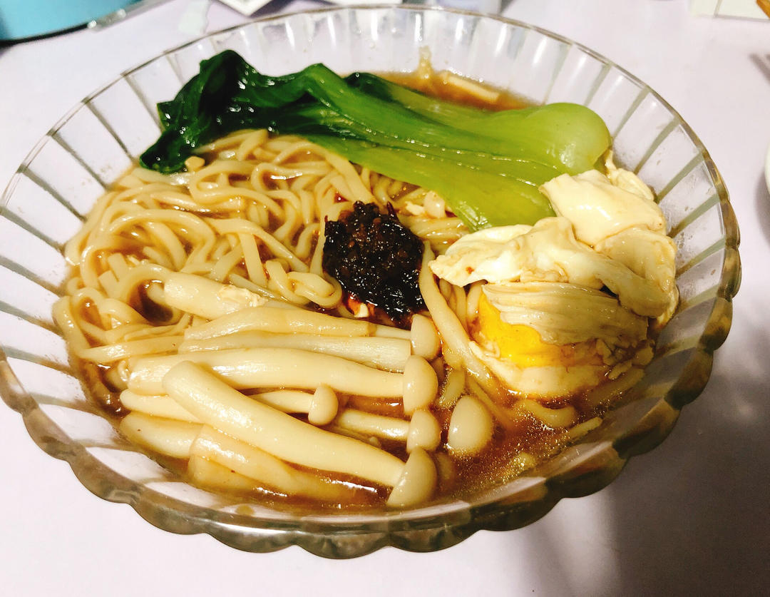 超香超鲜的海鲜菇煮荞麦面