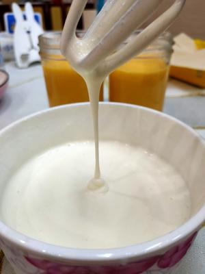 简单到没朋友的奶盖版芒果牛奶的做法 步骤4